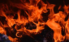 Bentrok Dua Kelompok Pemuda di Kendari, 5 Kendaraan Dibakar