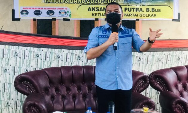 Anggota DPRD Sultra, Aksan Jaya Putra saat menggelar reses masa sidang III tahun sidang 2020-2021, di Kelurahan Nambo, Kecamatan Nambo, Kota Kendari, Selasa (5/10/2021). Foto/ist