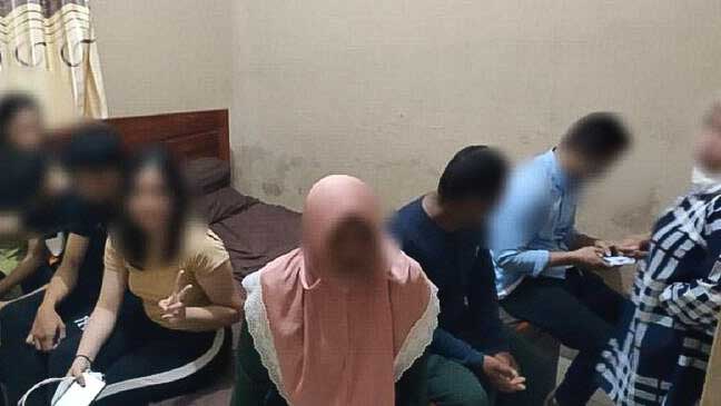 Empat pasangan bukan suami istri yang tengah asyik berduaan disalah satu hotel di Kecamatan Unaaha, terjaring razia Polres Konawe, Rabu (6/4/2022). Foto/ist