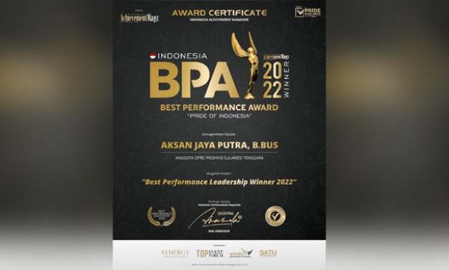 Wakil Ketua Komisi III DPRD Provinsi Sulawesi Tenggara (Sultra), Aksan Jaya Putra atau AJP menerima penghargaan Best Leadership 2022 dari organisasi Indonesia Achievement Magazine. Foto/ist