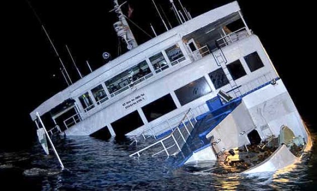 Ilustrasi kapal tenggelam