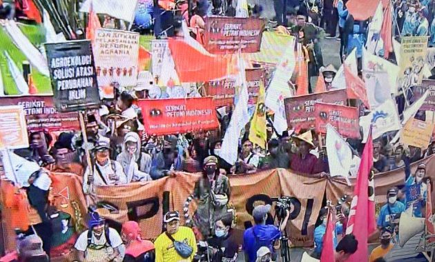Para buruh saat memperingati Hari Buruh Sedunia atau Mayday yang di gelar di Stadion Utama Gelora Bung Karno, Sabtu (14/5/2022). Foto/ist