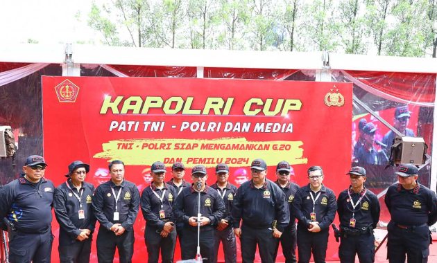 Kapolri Jenderal Listyo Sigit Prabowo membuka kegiatan lomba menembak bersama TNI-Polri dan insan media di Mako Brimob, Kelapa Dua, Depok, Jawa Barat, Sabtu (11/6/2022).
