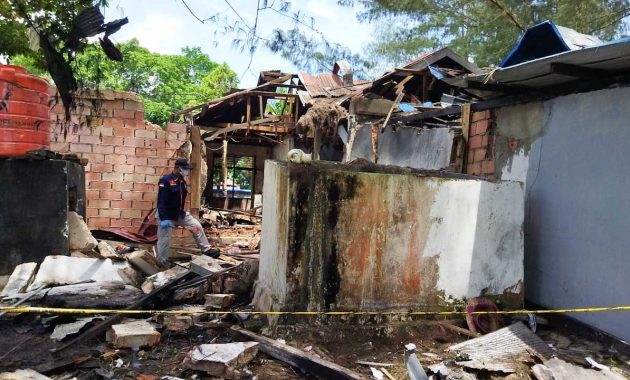 Suasana gudang penyimpanan barang bukti hasil sitaan bahan peledak jenis bom ikan di markas Direktorat Polisi Air dan Udara Polda Sulawesi Tenggara usai terjadi ledakan pada Kamis (8/9/2022)  sekira pukul 04.00 WITa. Foto/ist