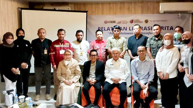 Pj Sekretaris Daerah Provinsi Sulawesi Tenggara, Asrun Lio menghadiri pelatihan literasi berita yang diadakan oleh Asosiasi Media Siber Indonesia di salah satu hotel di Kendari, Jumat (16/9/2022). Foto/ist