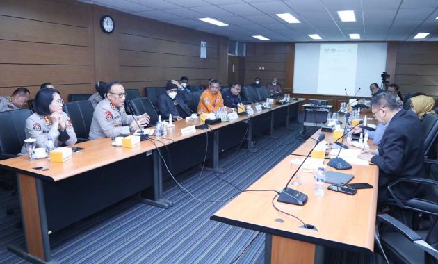Perwakilan Polri, KPU, Bawaslu, KPI, PWI dan Dewan Pers menggelar rapat koordinasi terkait dengan dinamika jelang pemilu 2024 di kantor Dewan Pers, Jakarta Pusat, Selasa (10/1/2023). Foto/ist