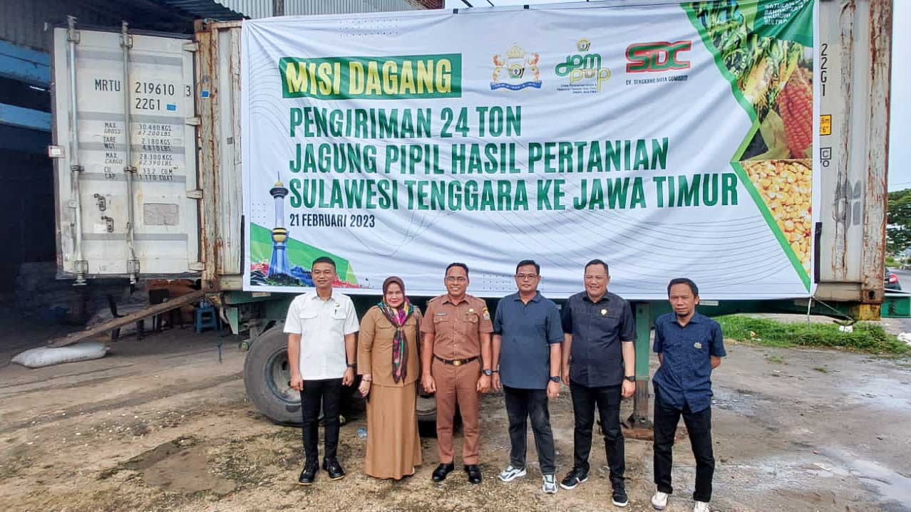 Kamar Dagang dan Industri (Kadin) Provinsi Sulawesi Tenggara (Sultra) dan Dinas Penanaman Modal dan Pelayanan Terpadu Satu Pintu (DPMPTSP) Sultra kembali memfasilitasi pengiriman hasil pertanian ke Pulau Jawa, Selasa (21/2/2023). Foto/ist