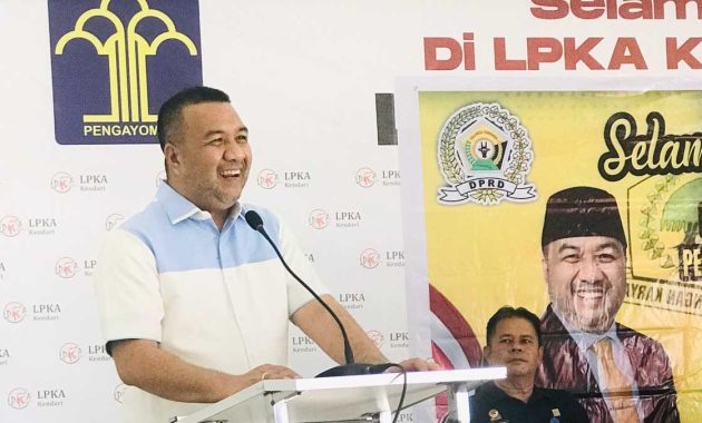 Anggota Komisi II DPRD Provinsi Sulawesi Tenggara (Sultra), Aksan Jaya Putra melaksanakan sosialisasi Peraturan Daerah (Perda) Provinsi Sultra Nomor 7 Tahun 2019 tentang Pencegahan Penanggulangan Narkotika, Psikotropika dan Zat Adiktif di Lembaga Pemasyarakatan (Lapas) Anak Kelas II Kendari, Jumat (24/2/2023).