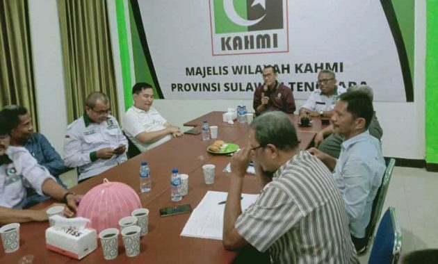 Korps Alumni Himpunan Mahasiswa Islam (KAHMI) Sulawesi Tenggara (Sultra) menggelar dialog dan diskusi terbuka progresif bulanan dengan mengangkat tema 'problematika kebangsaan di tahun politik dan solusinya'. Kegiatan itu dilaksanakan di KAHMI Center Sultra, Senin (27/2/2023). Foto/ist
