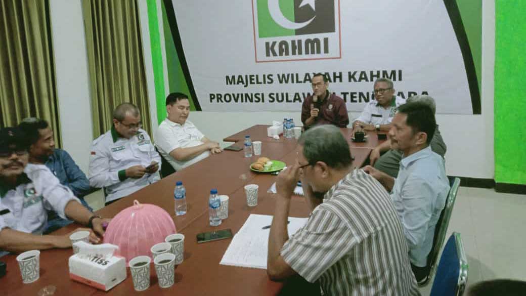 Korps Alumni Himpunan Mahasiswa Islam (KAHMI) Sulawesi Tenggara (Sultra) menggelar dialog dan diskusi terbuka progresif bulanan dengan mengangkat tema 'problematika kebangsaan di tahun politik dan solusinya'. Kegiatan itu dilaksanakan di KAHMI Center Sultra, Senin (27/2/2023). Foto/ist