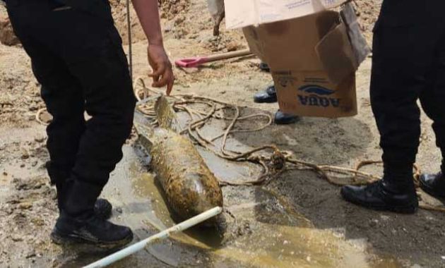 Benda yang diduga bom ditemukan oleh buruh bangunan di Kendari saat hendak menggali lubang untuk pondasi cakar ayam bangunan rumah di Kelurahan Wundudopi, Kecamatan Baruga pada Selasa (4/4/2023) sekira pukul 10.45 WITa. Foto/ist