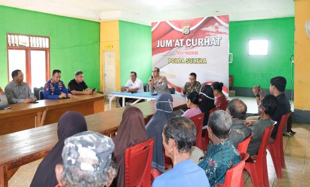 Polda Sulawesi Tenggara (Sultra) kembali mengadakan pertemuan dengan warga bertajuk Jumat Curhat. Kegiatan itu dilaksanakan di Balai Desa Kota Bangun, Kecamatan Ranomeeto, Kabupaten Konawe Selatan, Jumat (7/4/2023). Foto/ist