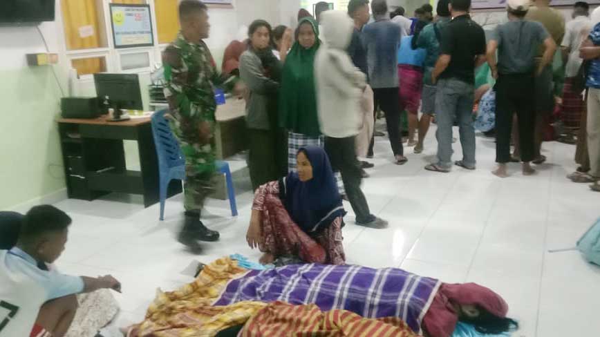 Para korban kecelakaan kapal di Teluk Mawasangka Tengah, Kabupaten Buton Tengah yang meninggal dunia saat berada di Puskesmas Mawasangka Timur, Senin (24/7/2023). Foto/ist