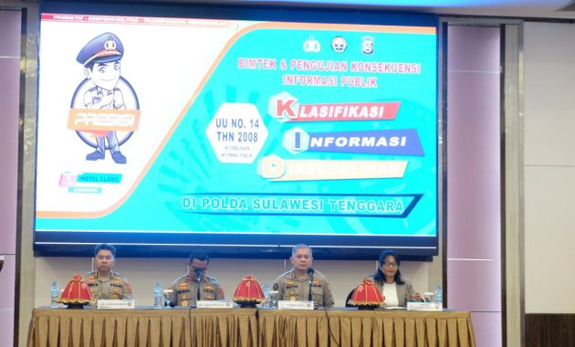 Divisi Humas Polri menggelar kegiatan bimbingan teknis dan sidang pengujian konsekuensi informasi di Polda Sulawesi Tenggara (Sultra), Senin (14/8/2023). Kegiatan itu dilaksanakan disalah satu hotel di Kota Kendari dan dibuka oleh Wakapolda Sultra, Brigjen Pol Dwi Iriyanto. Foto/ist