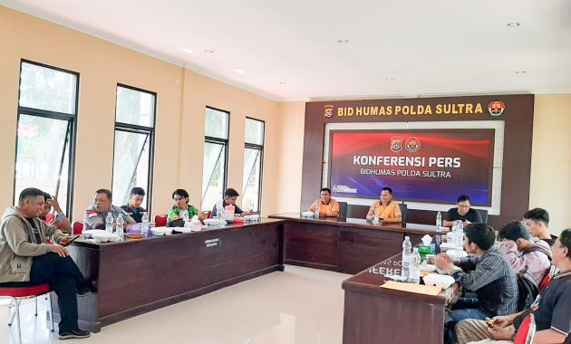 Bidang Hubungan Masyarakat (Bid Humas) Kepolisian Daerah (Polda) Sulawesi Tenggara (Sultra) melaksanakan bincang-bincang bersama insan pers di Balai Wartawan Polda Sultra, Jumat (25/8/2023). Foto/R. Hafid/bentaratimur.id