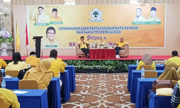 Dewan Pimpinan Daerah (DPD) II Golkar Kota Kendari melakukan pembinaan kader dan saksi tempat pemungutan suara (TPS) Partai Golkar pada Pemilu 2024 mendatang, di salah satu hotel Kota Kendari, Minggu (1/10/2023). Foto/R. Hafid/bentaratimur.id