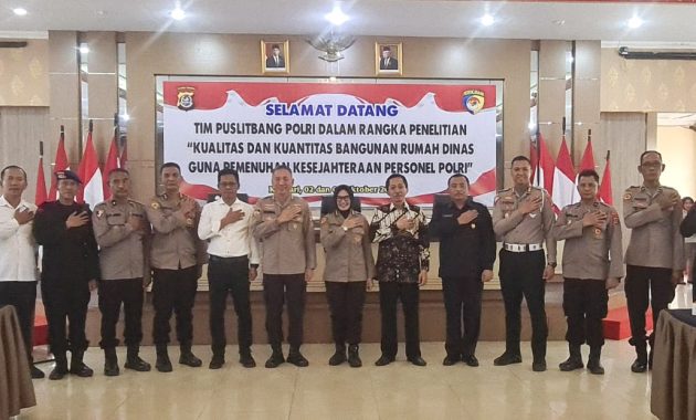 Tim Pusat Penelitian dan Pengembangan (Puslitbang) Polri mengunjungi Polda Sulawesi Tenggara (Sultra), Senin (2/10/2023). Kunjungan tersebut dimaksudkan untuk melakukan penelitian terkait kuantitas dan kualitas bangunan rumah dinas guna pemenuhan kesejahteraan personel Polri. Foto/ist