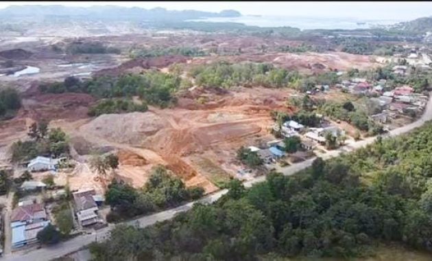 Aktivitas penambangan PT WIN yang berada didekat pemukiman warga Desa Torobulu, Kecamatan Laeya, Kabupaten Konawe Selatan, beberapa waktu lalu. Foto/ist