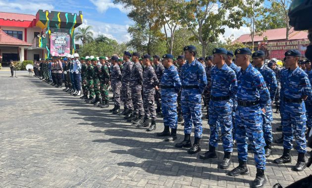 Kepolisian Daerah (Polda) Sulawesi Tenggara (Sultra) menggelar apel pasukan Operasi Mantap Brata Anoa 2023-2024 di halaman Markas Komando (Mako) Satuan Brigade Mobile (Satbrimob) Polda Sultra, Selasa (17/10/2023). Apel ini dalam rangka pengamanan pemilihan umum (pemilu) 2024 mendatang.