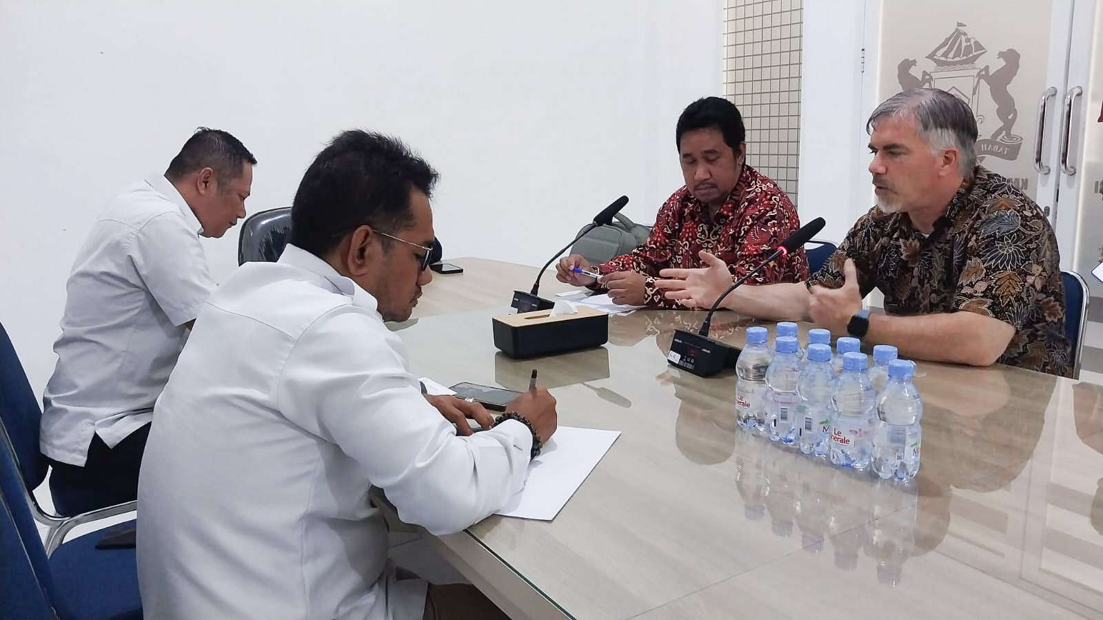 Konsulat Jenderal Amerika Serikat saat mengunjungi Kantor Kamar Dagang dan Industri Sulawesi Tenggara, Kamis (26/10/2023). Foto/ist