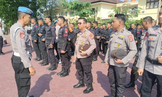 Bidang Profesi dan Pengamanan (Bid Propam) Polda Sulawesi Tenggara (Sultra) saat melakukan kegiatan penegakan ketertiban dan kedisiplinan (Gaktibplin) di lapangan apel Polda Sultra, Senin (6/11/2023). Foto/ist