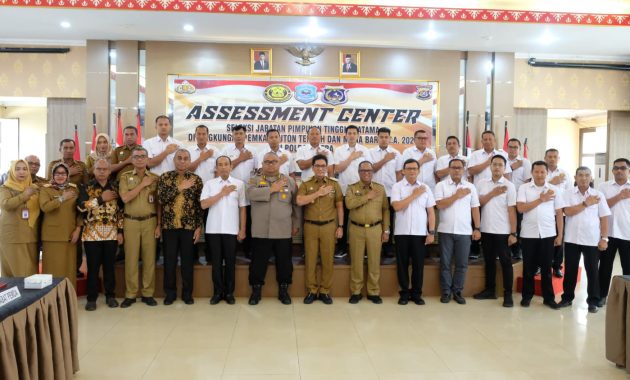 Biro SDM Polda Sulawesi Tenggara (Sultra) melakukan assesment center untuk mengisi Jabatan Pimpinan Tinggi Pratama (JPTP) di dua kabupaten yakni, Buton Tengah (Buteng) dan Kabupaten Muna Barat (Mubar). Assessment center dilaksanakan di Aula Dhacara Polda Sultra, Selasa (14/11/1023). Foto/ist