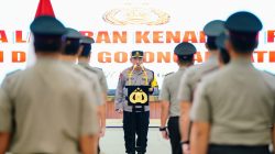 Kapolri Jenderal Listyo Sigit Prabowo menggelar upacara korps raport atau kenaikan pangkat setingkat lebih tinggi terhadap 13 perwira tinggi di Mabes Polri, Jumat (17/11/2023). Foto/ist