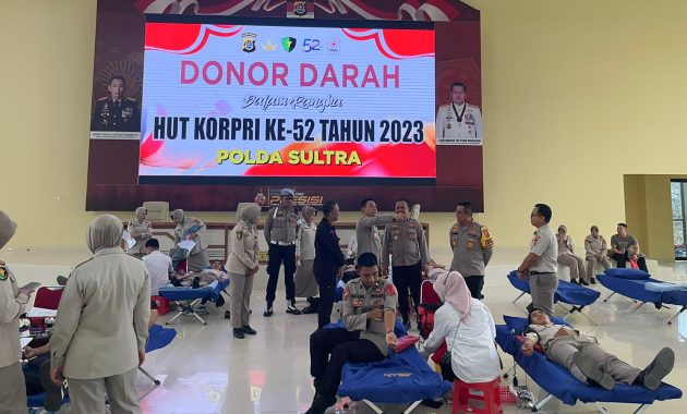 Pegawai Negeri Sipil (PNS) Polri Polda Sulawesi Tenggara (Sultra) menggelar kegiatan sosial donor darah, dalam rangka memperingati hari ulang tahun (HUT) ke-52 Korps Pegawai Republik Indonesia (Korpri). Kegiatan itu dilaksanakan di Aula Dharana Lastarya Polda Sultra, Rabu (22/11/2023). Foto/Bidhumas Polda Sultra