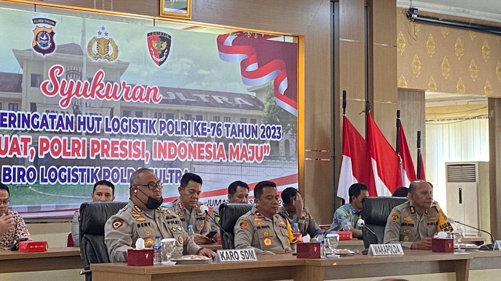 Kepolisian Daerah (Polda) Sulawesi Tenggara (Sultra) mengikuti syukuran hari ulang tahun (HUT) ke-76 Logistik Polri tahun 2023 secara zoom meeting di Aula Dhacara Polda Sultra, Jumat (8/12/2023). Foto/Bidhumas Polda Sultra
