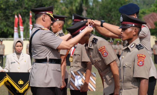 Kepala Kepolisian Daerah (Kapolda) Sulawesi Tenggara (Sultra), Irjen Pol Teguh Pristiwanto melantik 267 siswa yang telah menjadi Bintara Polri di Sekolah Polisi Negara (SPN) Polda Sultra, Wawotobi, Kabupaten Konawe, Kamis (21/12/2023). Foto/Dokumen Bidhumas Polda Sultra