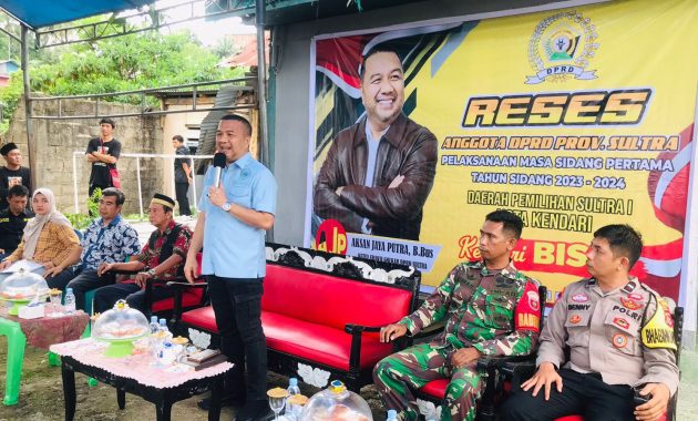 Anggota DPRD Provinsi Sulawesi Tenggara, Aksan Jaya Putra atau yang akrab disapa AJP melakukan reses masa sidang I tahun 2023-2024 di Kelurahan Sanua, Kecamatan Kendari Barat, Kota Kendari, Sabtu (27/1/2024). Foto/R. Hafid/bentaratimur.id