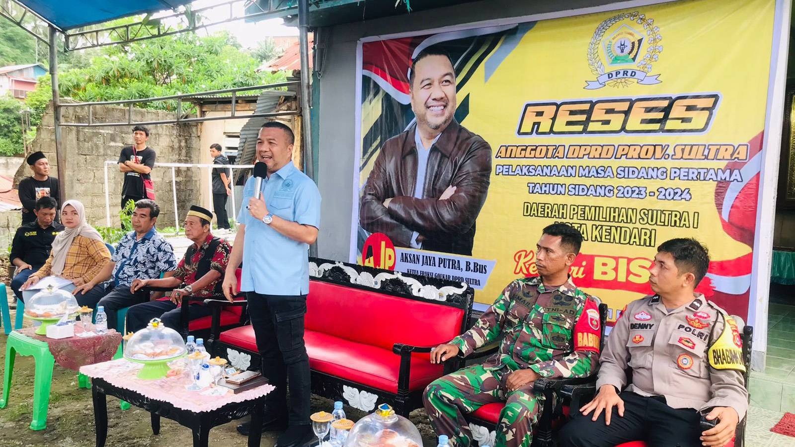 Anggota DPRD Provinsi Sulawesi Tenggara, Aksan Jaya Putra atau yang akrab disapa AJP melakukan reses masa sidang I tahun 2023-2024 di Kelurahan Sanua, Kecamatan Kendari Barat, Kota Kendari, Sabtu (27/1/2024). Foto/R. Hafid/bentaratimur.id