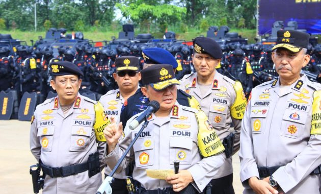 Kepala Badan Pemelihara Keamanan (Kabaharkam) Kepolisian Republik Indonesia (Polri), Komjen Pol Fadil Imran memimpin apel gelar pasukan pengamanan pemilihan umum (pemilu) dan harkamtibmas 2024 di Lapangan Singa Lodaya, Satlat Brimob, Cikeas, Bogor, Jawa Barat, Rabu (7/2/2024). Foto/ist