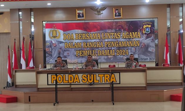 Polda Sulawesi Tenggara (Sultra) bersama Mabes Polri menggelar doa bersama lintas agama melalui sambungan zoom meeting di Aula Dachara, Selasa (13/2/2024), dalam rangka pelaksanaan pemilihan umum (pemilu) 2024. Foto/ist