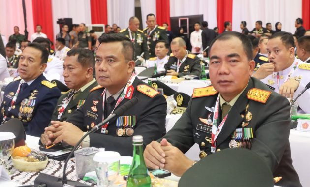 Wakapolda Sultra, Brigjen Pol Dwi Irianto (kedua dari kanan) saat menghadiri Rapat Pimpinan (Rapim) TNI-Polri di Mabes TNI, Cilangkap, Jakarta Timur, untuk menerima arahan dari Presiden Jokowi dan Kapolri Jenderal Listyo Sigit Prabowo, Rabu (28/2/2024).