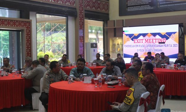 BPK RI dan Polda Sultra menggelar exit meeting yang diikuti oleh pejabat utama dan kapolres jajaran di Lobby Utama Polda Sultra, Kamis (7/3/2024). Foto/Dokumen Bidhumas Polda Sultra