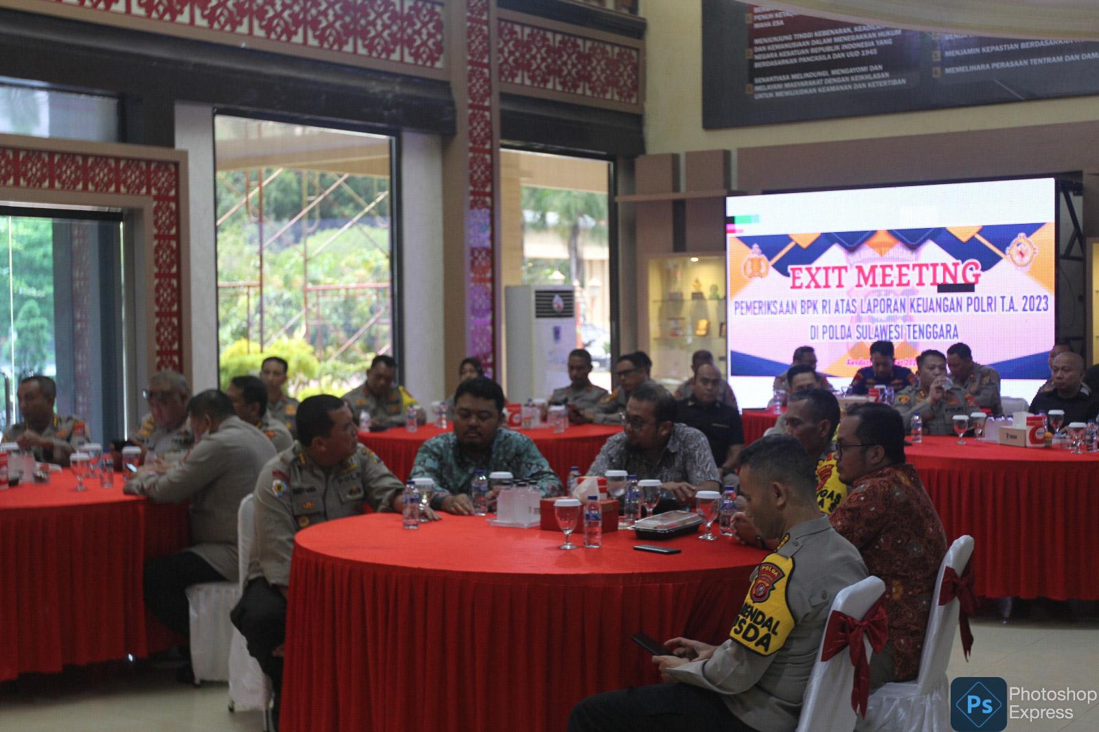 BPK RI dan Polda Sultra menggelar exit meeting yang diikuti oleh pejabat utama dan kapolres jajaran di Lobby Utama Polda Sultra, Kamis (7/3/2024). Foto/Dokumen Bidhumas Polda Sultra