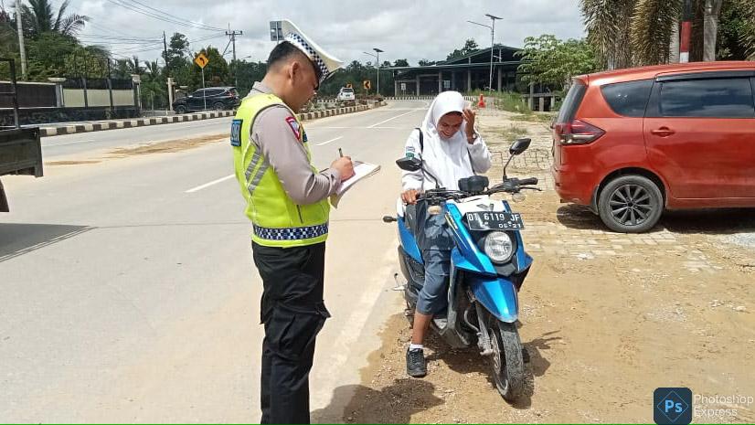 Personel Satuan Tugas (Satgas) Penegakan Hukum (Gakkum) Polda Sulawesi Tenggara (Sultra) melaksanakan Operasi Keselamatan Anoa 2024 di wilayah Kota Kendari, Senin (4/3/2024). Foto/Dokumen Bidhumas Polda Sultra