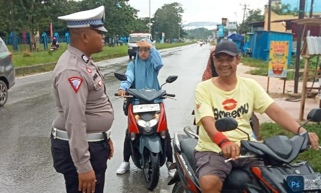 Satuan Tugas (Satgas) Penegakkan Hukum (Gakkum) Operasi Keselamatan Anoa Polda Sulawesi Tenggara (Sultra) menggelar penindakan terhadap kendaraan bermotor di Jalan Brigjen Katamso dan Jalan Poros Bandara Halu Oleo Kendari, Rabu (13/3/2024). Foto/Bidhumas Polda Sultra