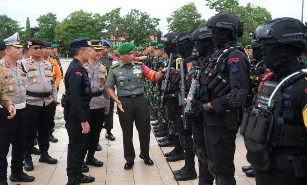 Apel gelar pasukan kesiapan pengamanan VVIP kunjungan Wakil Presiden RI Ma'ruf Amin di Kendari. Apel tersebut dilaksanakan di Lapangan Tugu Religi MTQ, Selasa (19/3/2024). Foto/ist