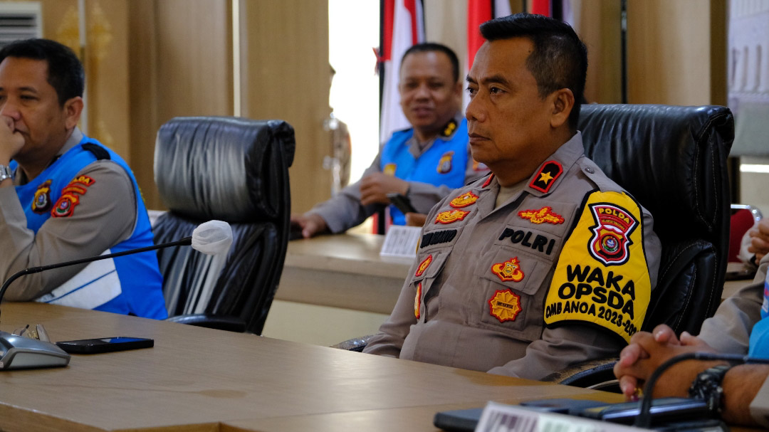 Wakil Kepala Kepolisian Daerah (Wakapolda) Sulawesi Tenggara (Sultra), Brigjen Pol Dwi Irianto menghadiri sidang pengumuman seleksi Sekolah Staf dan Pimpinan Menengah (Sespimma) ke-71 dan Sekolah Tinggi Ilmu Kepolisian (S-1 STIK) PTIK ke-82 melalui sambungan virtual yang berlangsung di Aula Dhacara Polda Sultra, Kamis (21/3/2024). Foto/Bidhumas Polda Sultra