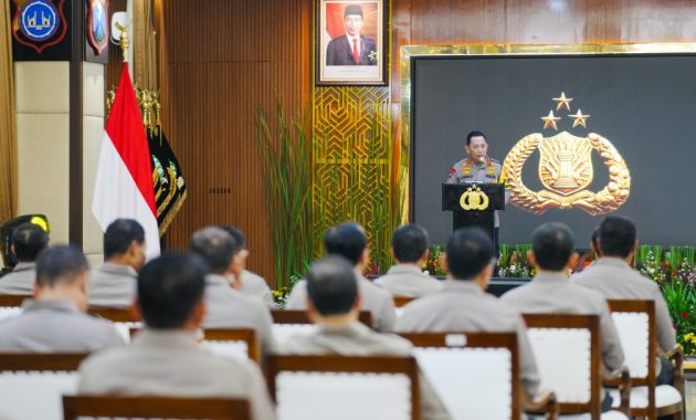 Kapolri Jenderal Polisi Listyo Sigit Prabowo membuka rapat kerja teknis (rakernis) gabungan sejumlah satuan kerja (satker) Polri, Jumat (22/3/2024). Foto/ist