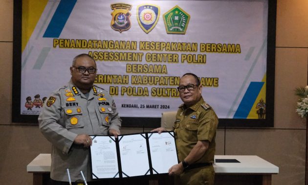 Pemerintah Daerah (Pemda) Kabupaten Konawe bersama Biro Sumber Daya Manusia (SDM) Polda Sulawesi Tenggara (Sultra) menandatangani nota kesepahaman momerandum of understanding (MoU) di Polda Sultra, Senin (25/3/2024). Foto/Bidhumas Polda Sultra