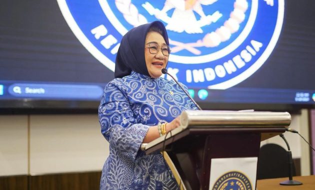 Tina Nur Alam