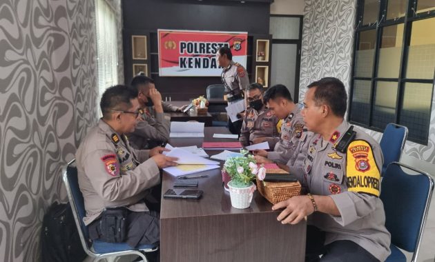 Pengawasan Operasi (Wasops) Inspektorat Pengawasan Daerah (Itwasda) Polda Sulawesi Tenggara (Sultra) melaksanakan pemeriksaan dan pengawasan Operasi Ketupat Anoa 2024 di Polresta Kendari, Sabtu (6/5/2024). Foto/dokumen Bidhumas Polda Sultra