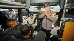 Kapolri Jenderal Listyo Sigit Prabowo melepas keberangkatan mudik gratis Polri Presisi tahun 2024 di Lapangan Monas, Jakarta Pusat, Sabtu (6/4/2024). Foto/dokumen Humas Polri