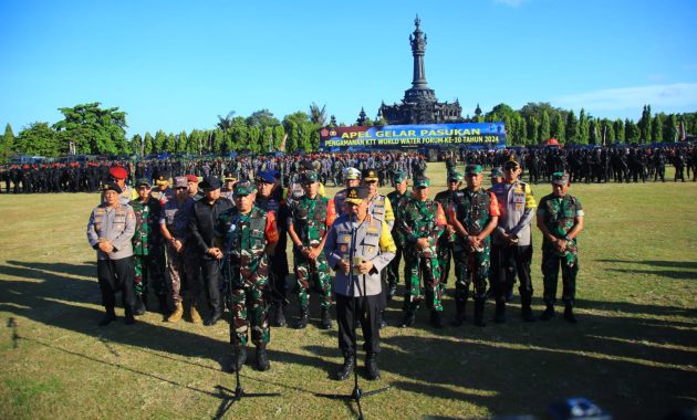 TNI dan Polri menggelar apel gelar pasukan terkait pengamanan event Konferensi Tingkat Tinggi (KTT) World Water Forum (WWF) ke-10 di Bali pada 18-25 Mei 2024. Apel gelar pasukan digelar di Lapangan Niti Mandala Renon, Rabu (15/5/2024). Foto/dokumen Humas Polri