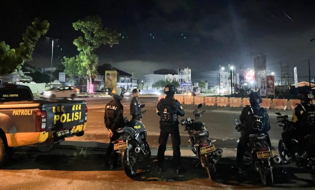 Subsatgas Samapta Polda Sulawesi Tenggara (Sultra) melaksanakan patroli perintis dalam rangka menciptakan rasa aman dan kondusif di wilayah Kota Kendari, pada Kamis (11/4/2024) malam. Foto/Bidhumas Polda Sultra
