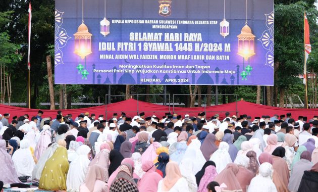 Suasana salat Idulfitri 1445 H di Lapangan Apel Presisi Markas Polda (Mapolda) Sulawesi Tenggara (Sultra), Rabu (10/4/2024). Foto/Bidhumas Polda Sultra