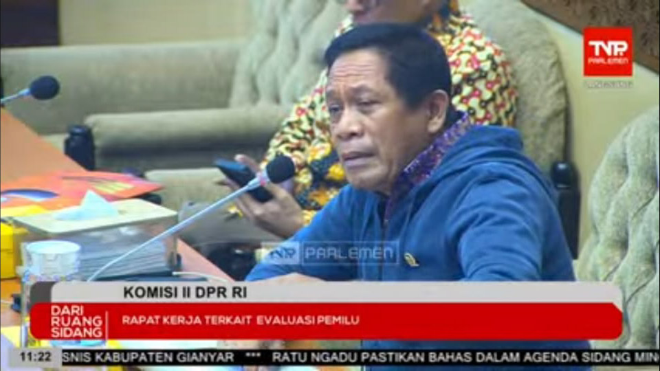Anggota DPR RI, Hugua dalam acara rapat dengan Ketua KPU, Hasyim Asy'ari, Ketua Badan Pengawas Pemilihan Umum (Bawaslu), Rahmat Bagja, dan Ketua Dewan Kehormatan Penyelenggara Pemilu (DKPP) Heddy Lugito di Gedung DPR RI, Senayan, Jakarta Pusat, Rabu (15/5/2024). Foto/Tangkapan layar YouTube TV Parlemen